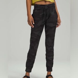 Lululemon Ready to Rulu Jogger 29" EUC Size 2
